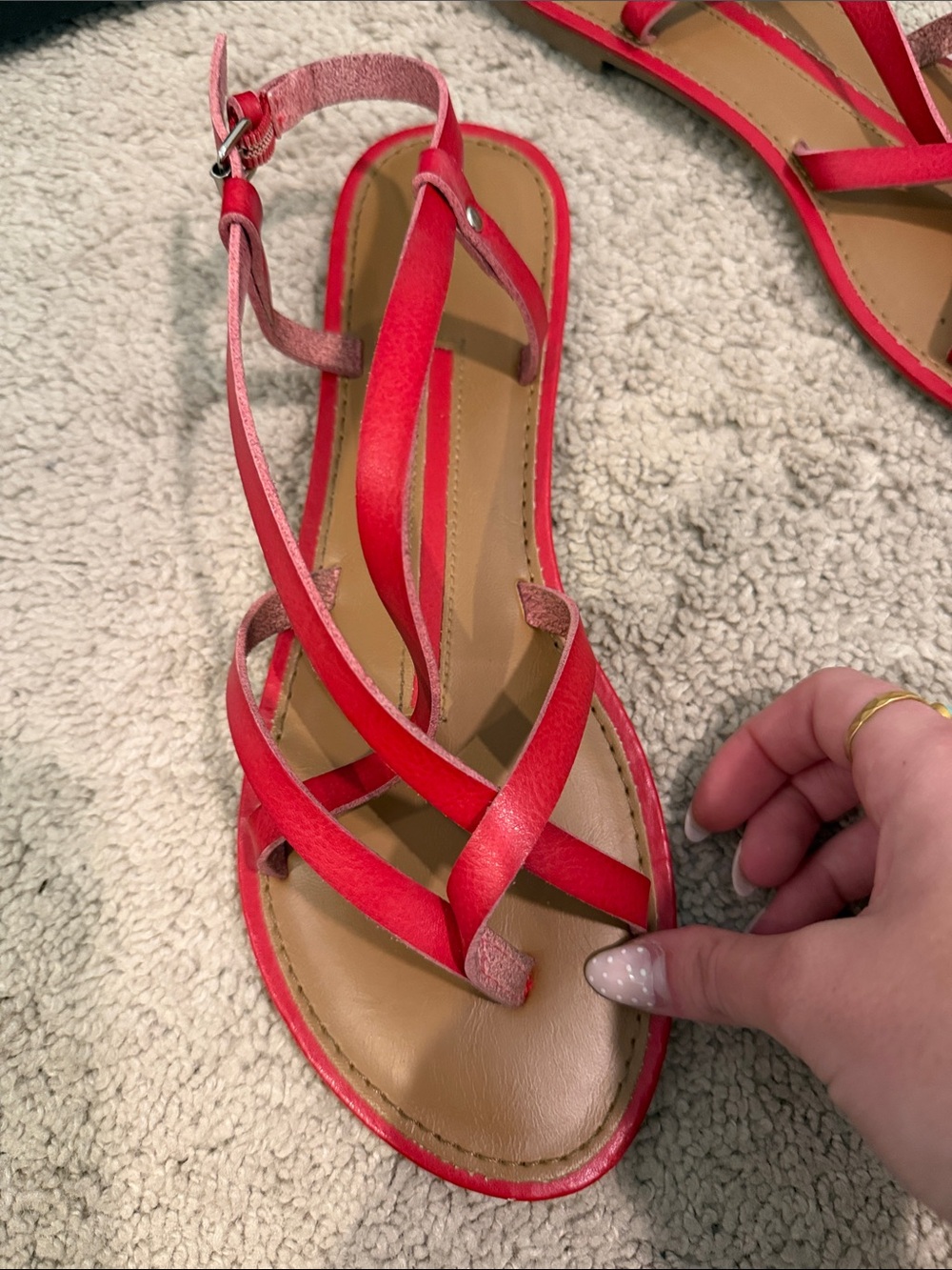 new directions Red Strappy T-Strap Women's Sandals - Picture 2 of 3